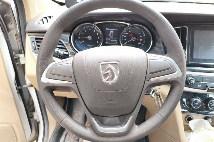 Used Baojun 730 2016 1.5L Manual Standard Version 7 Seats Steering Wheel