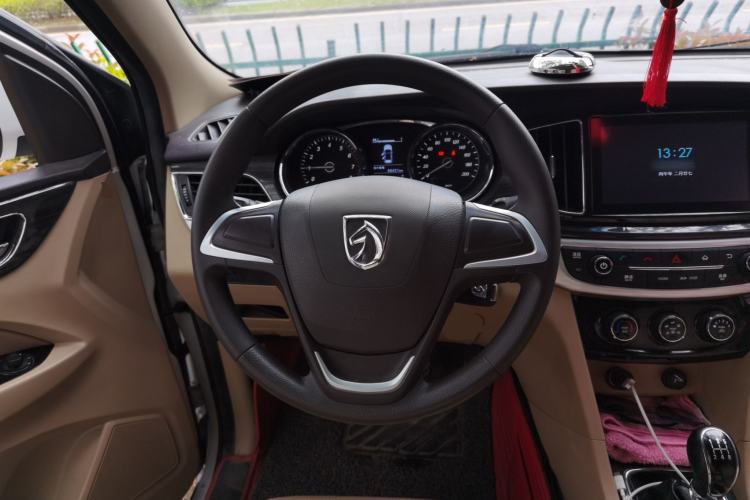 Used Baojun 730 2016 1.5L Manual Comfort Version 7 Seats China V Emission Standard Steering Wheel