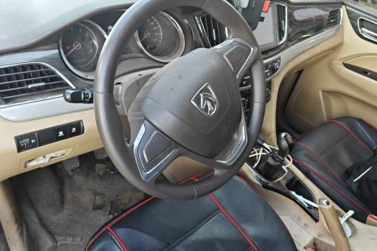 Used Baojun 730 2016 1.5L Manual Comfort Version 7 Seats China V Emission Standard Steering Wheel