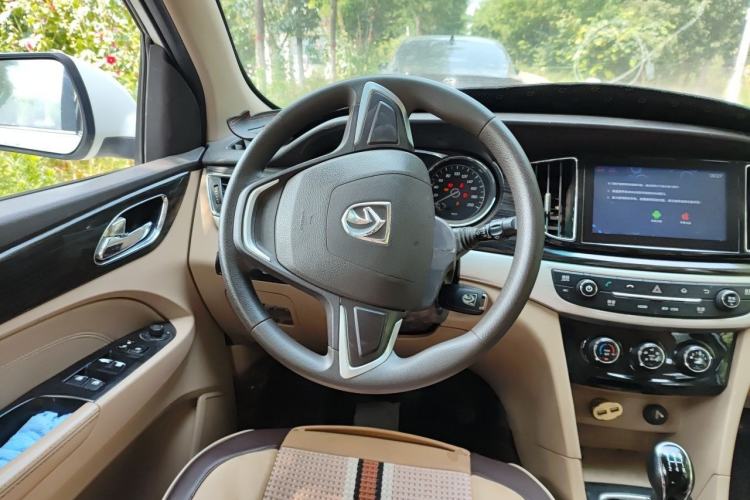 Used Baojun 730 2016 1.5L Manual Standard Version 7 Seats Steering Wheel