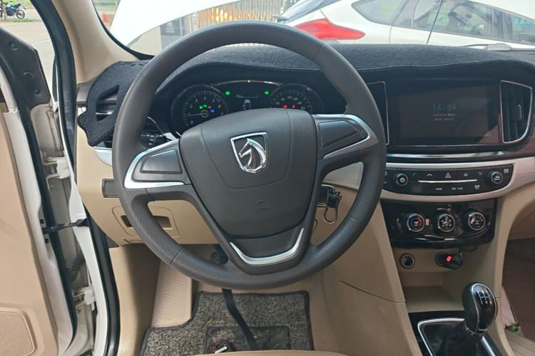 Used Baojun 730 2016 1.5L Manual Comfort Version 7 Seats China V Emission Standard Steering Wheel