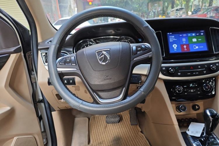 Used Baojun 730 2016 1.8L iAMT Luxury Model 7 Seats Steering Wheel