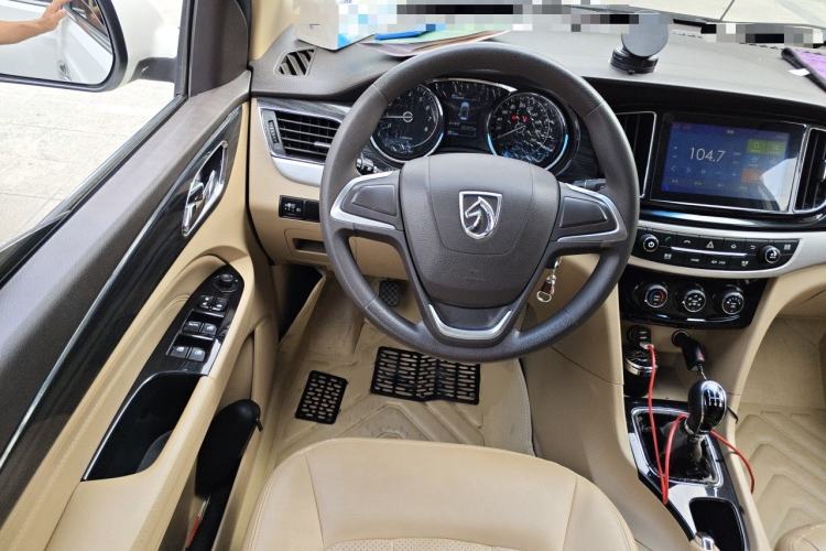 Used Baojun 730 2016 1.5L Manual Comfort Version 7 Seats China V Emission Standard Steering Wheel
