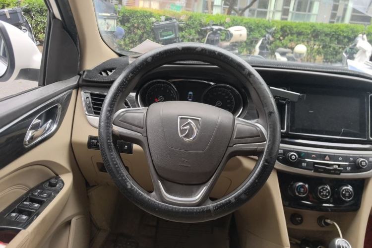 Used Baojun 730 2016 1.5L Manual Comfort Version 7 Seats China V Emission Standard Steering Wheel