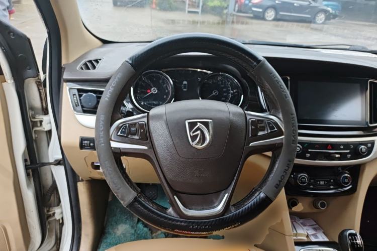 Used Baojun 730 2016 1.5T Manual Luxury Edition 7 Seats Steering Wheel