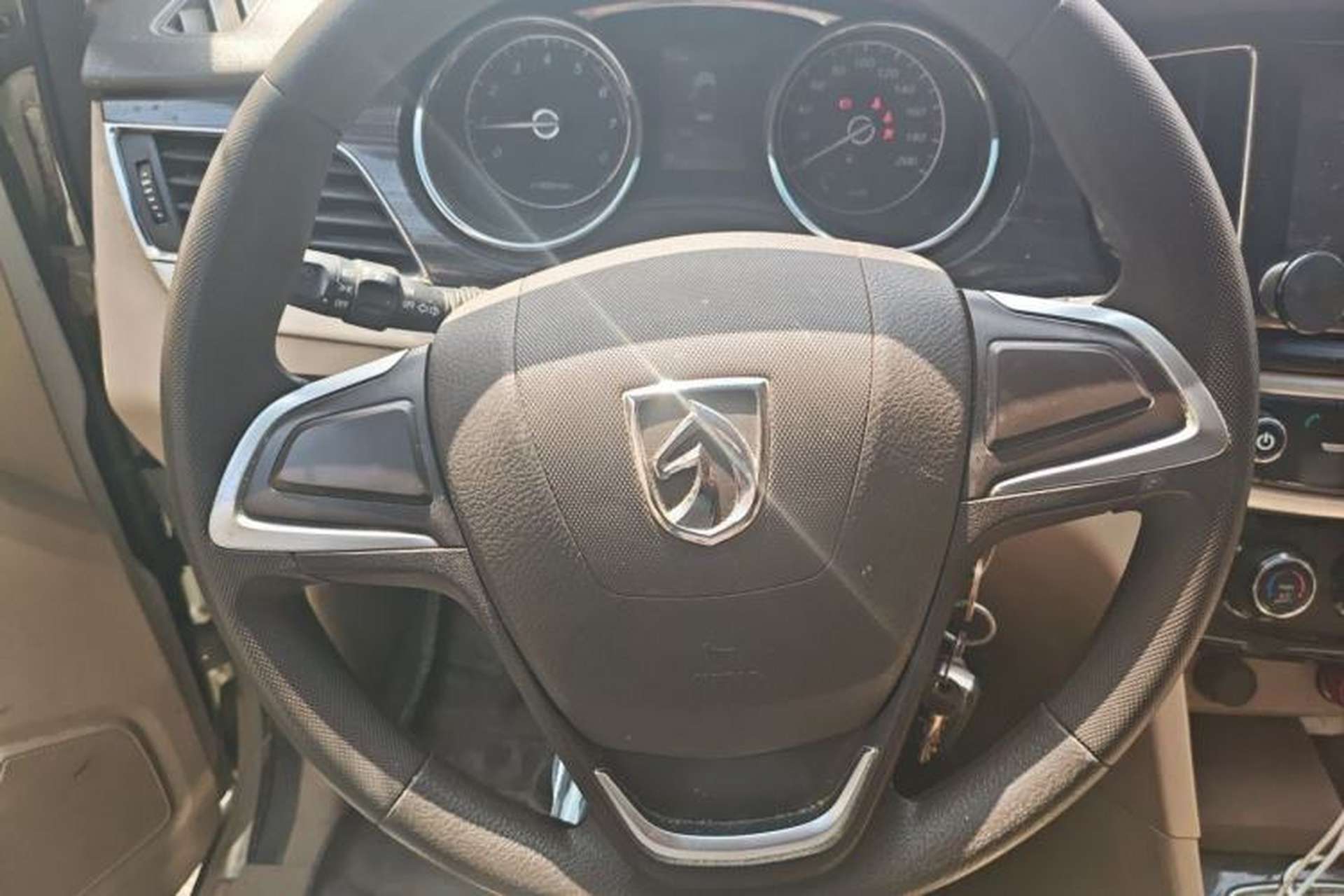 Used Baojun 730 2016 1.5T Manual Comfort Version 7 Seats Steering Wheel