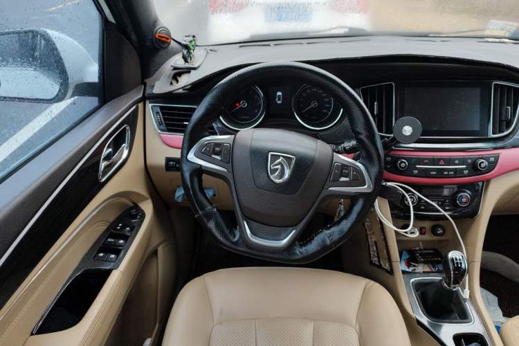 Used Baojun 730 2016 1.5L Manual Luxury Edition 7 Seats Steering Wheel