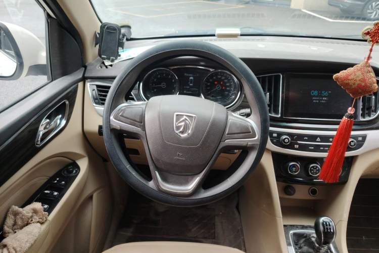 Used Baojun 730 2016 1.5L Manual Comfort Version 7 Seats China V Emission Standard Steering Wheel