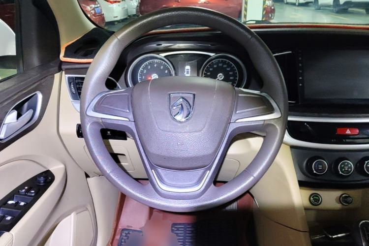 Used Baojun 730 2016 Revised 1.5L Manual Standard Version 7 Seats China V Emission Standard Steering Wheel