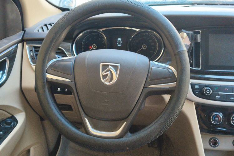 Used Baojun 730 2016 1.5L Manual Comfort Version 7 Seats China V Emission Standard Steering Wheel