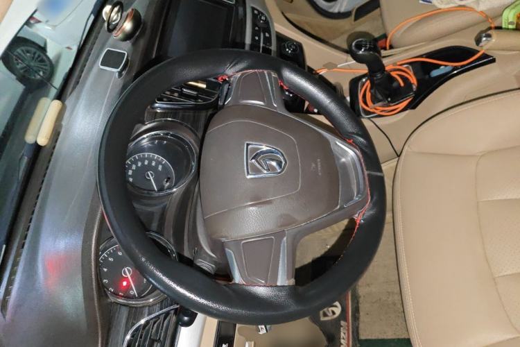 Used Baojun 730 2016 1.5T Manual Comfort Version 7 Seats Steering Wheel