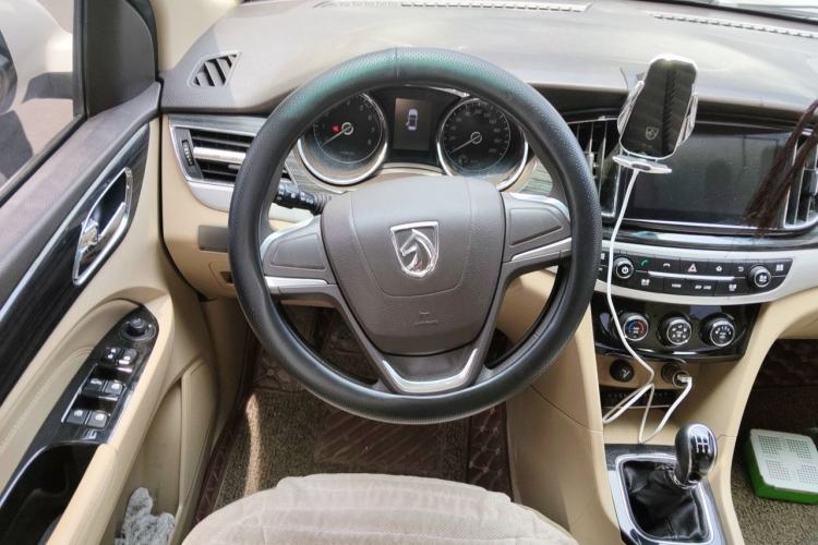 Used Baojun 730 2016 1.5L Manual Comfort Version 7 Seats China V Emission Standard Steering Wheel
