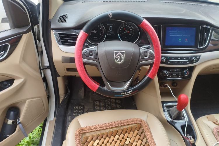 Used Baojun 730 2016 1.5L Manual Luxury Edition 7 Seats Steering Wheel