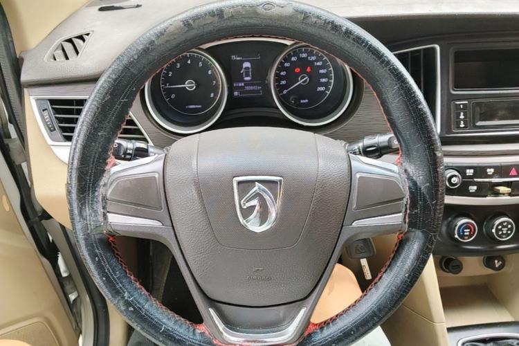 Used Baojun 730 2016 Revised Version 1.5L Manual Standard Model 5 Seats Steering Wheel