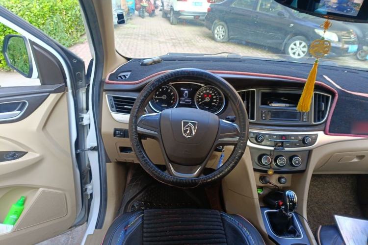 Used Baojun 730 2016 1.5L Manual Value Edition 8 Seats China V Emission Standard Steering Wheel