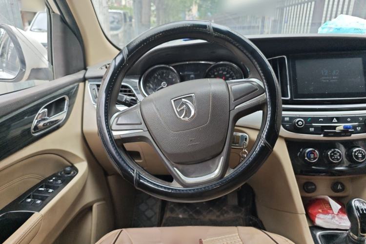 Used Baojun 730 2016 1.5L Manual Comfort Version 7 Seats China V Emission Standard Steering Wheel