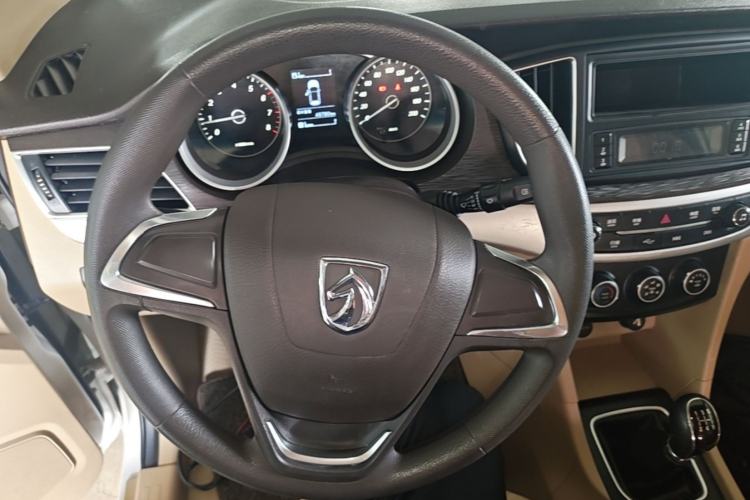 Used Baojun 730 2016 1.5L Manual Standard Version 7 Seats Steering Wheel