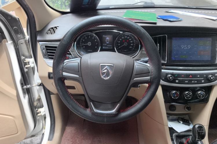 Used Baojun 730 2016 1.5T Manual Comfort Version 7 Seats Steering Wheel
