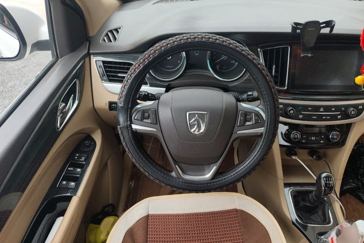 Used Baojun 730 2016 1.5T Manual Comfort Version 7 Seats Steering Wheel