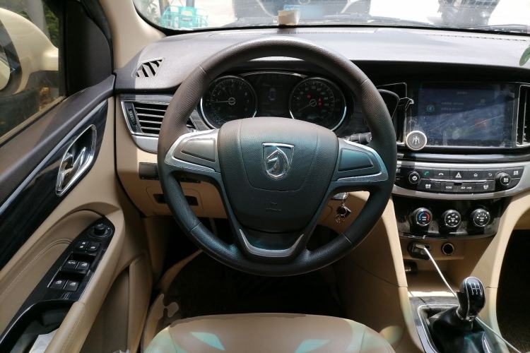 Used Baojun 730 2016 1.5L Manual Comfort Version 7 Seats China V Emission Standard Steering Wheel