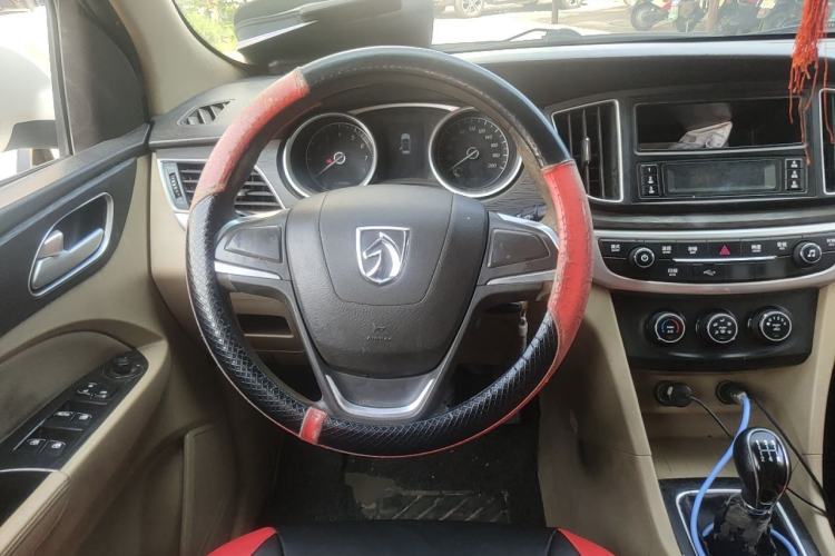 Used Baojun 730 2016 1.5L Manual Standard Version 7 Seats Steering Wheel