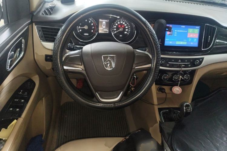 Used Baojun 730 2016 1.5L Manual Comfort Version 7 Seats China V Emission Standard Steering Wheel