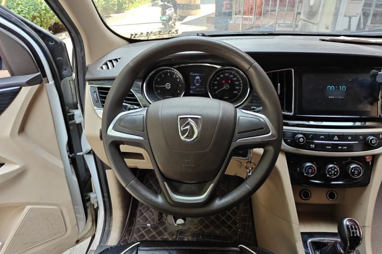 Used Baojun 730 2016 1.5L Manual Comfort Version 7 Seats China V Emission Standard Steering Wheel