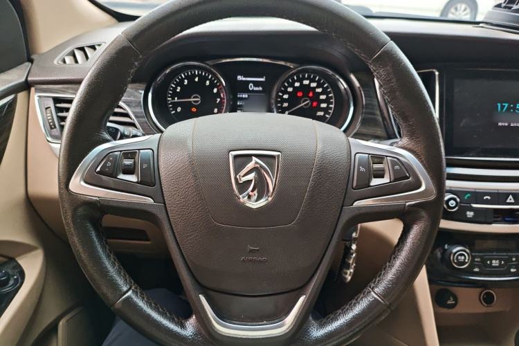 Used Baojun 730 2016 1.5T Manual Luxury Edition 7 Seats Steering Wheel