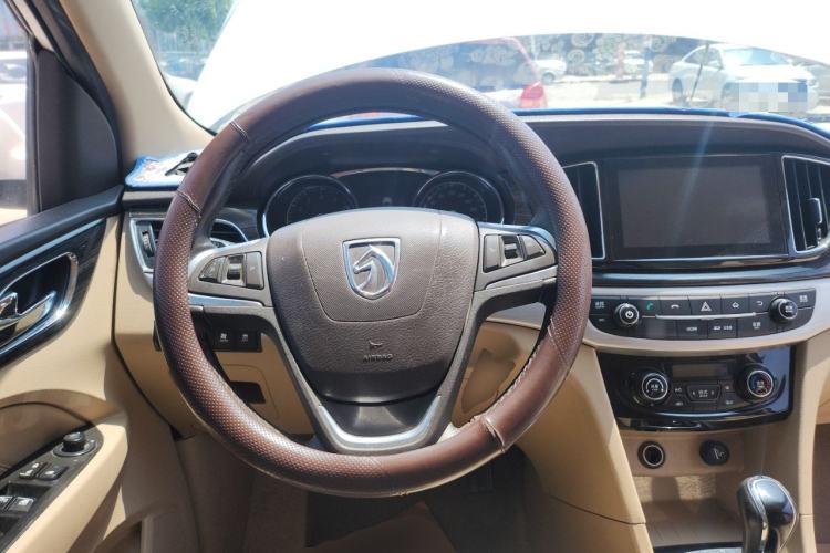Used Baojun 730 2016 1.8L iAMT Luxury Model 7 Seats Steering Wheel