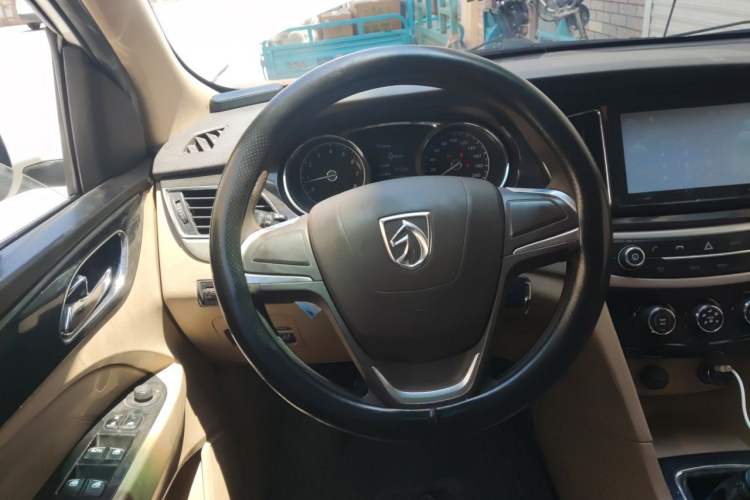 Used Baojun 730 2016 1.5L Manual Comfort Version 7 Seats China V Emission Standard Steering Wheel