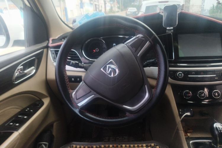 Used Baojun 730 2016 1.5L Manual Comfort Version 7 Seats China V Emission Standard Steering Wheel