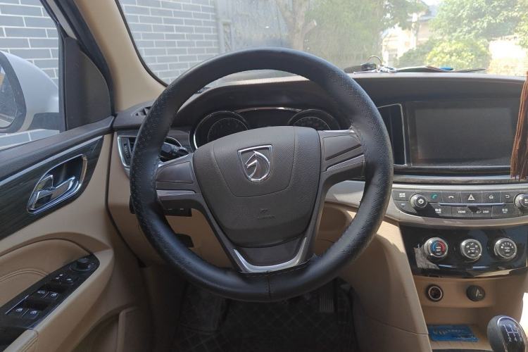 Used Baojun 730 2016 1.5L Manual Comfort Version 7 Seats China V Emission Standard Steering Wheel