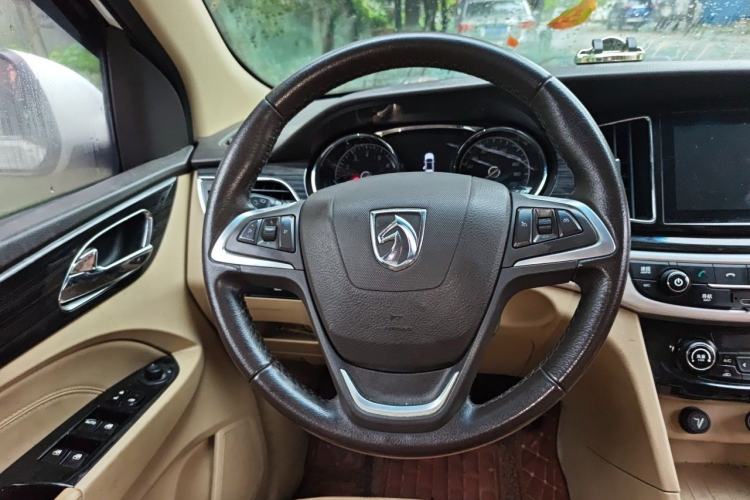 Used Baojun 730 2016 1.5T Manual Luxury Edition 7 Seats Steering Wheel