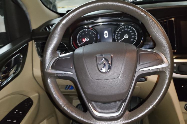 Used Baojun 730 2016 1.5T Manual Comfort Version 7 Seats Steering Wheel