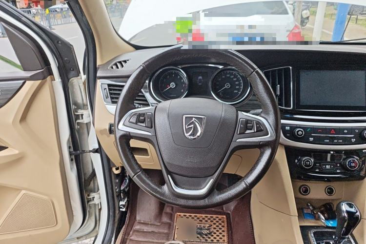 Used Baojun 730 2016 1.8L iAMT Luxury Model 7 Seats Steering Wheel