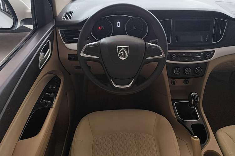 Used Baojun 730 2016 1.5L Manual Value Edition 7 Seats China V Emission Standard Steering Wheel