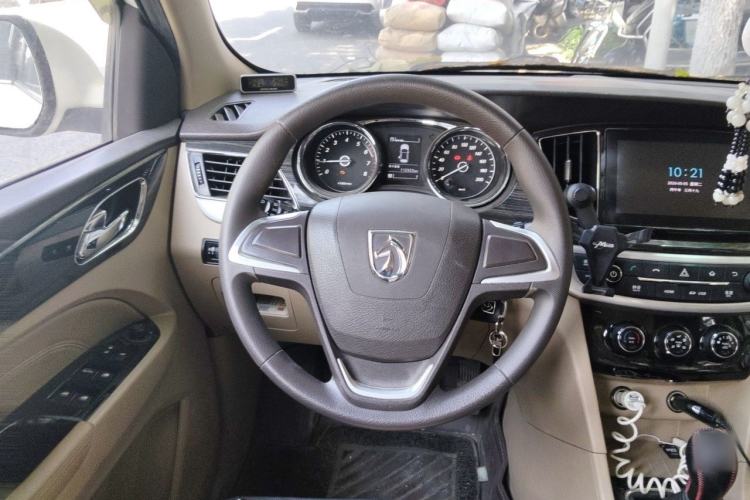 Used Baojun 730 2016 1.5T Manual Comfort Version 7 Seats Steering Wheel