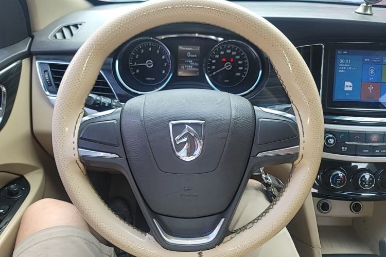 Used Baojun 730 2016 1.8L iAMT Comfort Version 7 Seats Steering Wheel