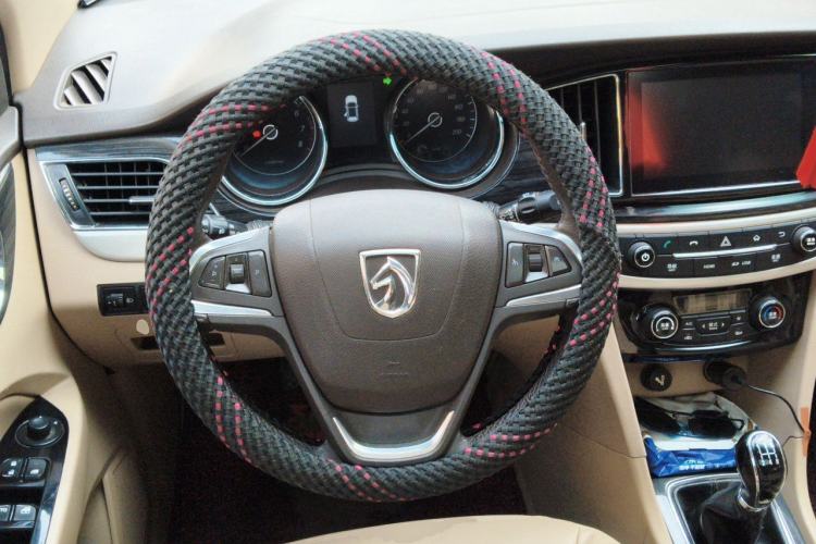Used Baojun 730 2016 1.5L Manual Luxury Edition 7 Seats Steering Wheel