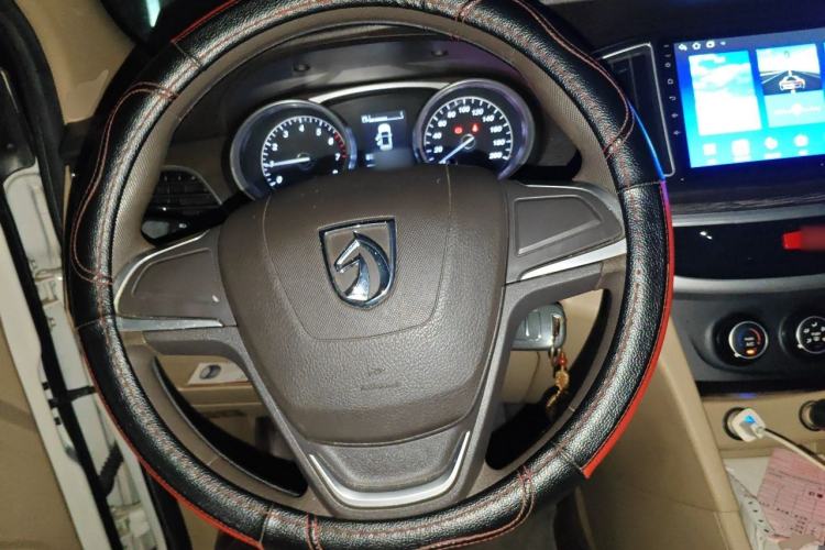 Used Baojun 730 2016 Revised 1.5L Manual Standard Version 7 Seats China V Emission Standard Steering Wheel