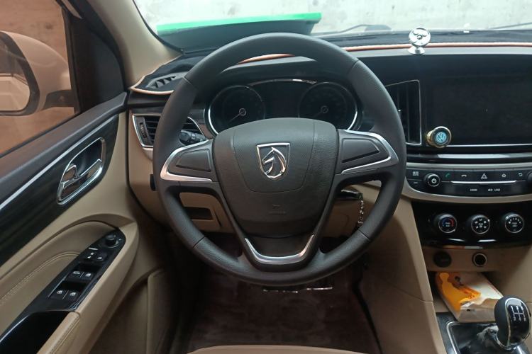 Used Baojun 730 2016 1.5L Manual Comfort Version 7 Seats China V Emission Standard Steering Wheel