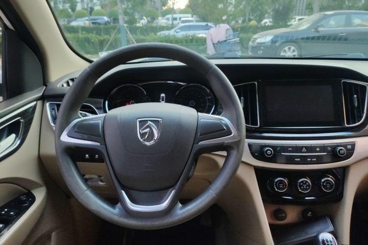 Used Baojun 730 2016 1.5L Manual Comfort Version 7 Seats China V Emission Standard Steering Wheel