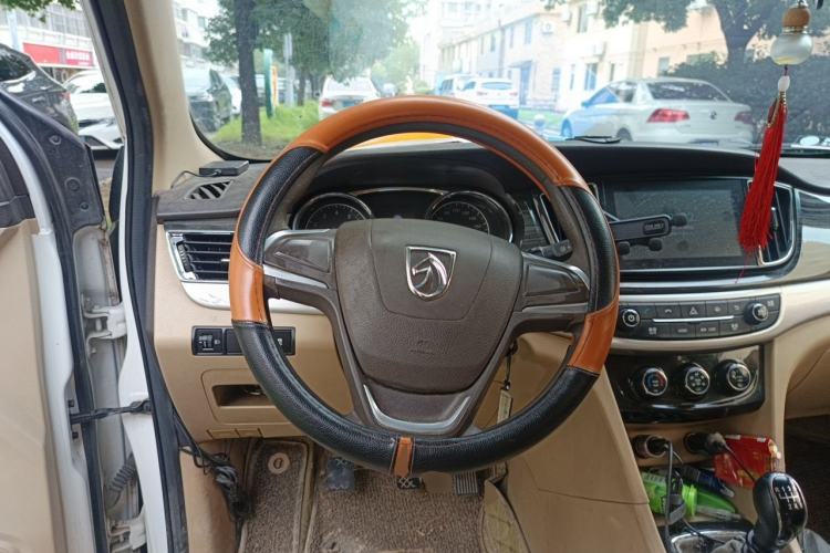 Used Baojun 730 2016 1.5T Manual Comfort Version 7 Seats Steering Wheel