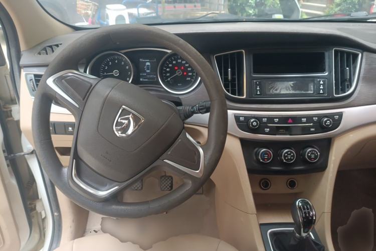 Used Baojun 730 2016 1.5L Manual Value Edition 7 Seats China V Emission Standard Steering Wheel