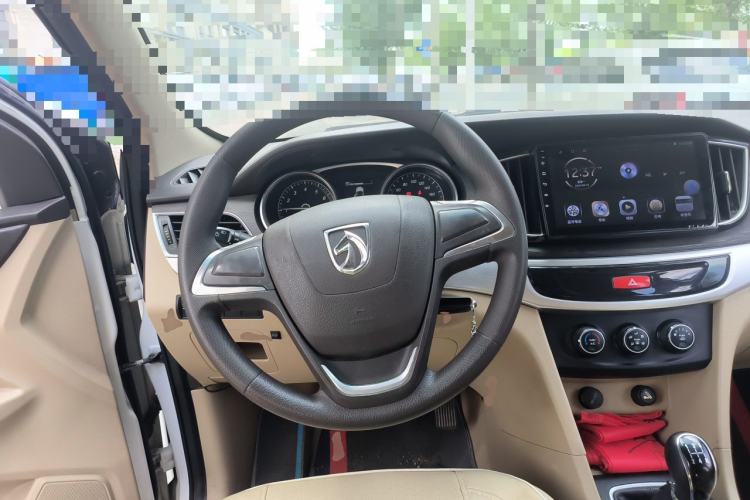 Used Baojun 730 2016 Revised 1.5L Manual Standard Version 7 Seats China V Emission Standard Steering Wheel