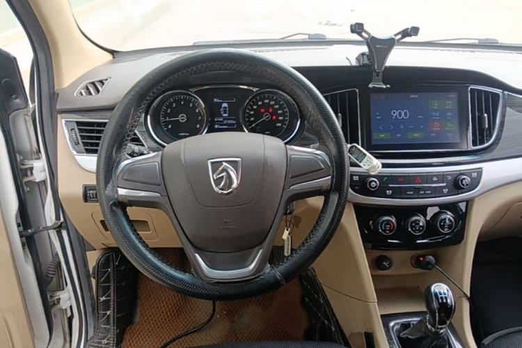 Used Baojun 730 2016 1.5L Manual Comfort Version 7 Seats China V Emission Standard Steering Wheel