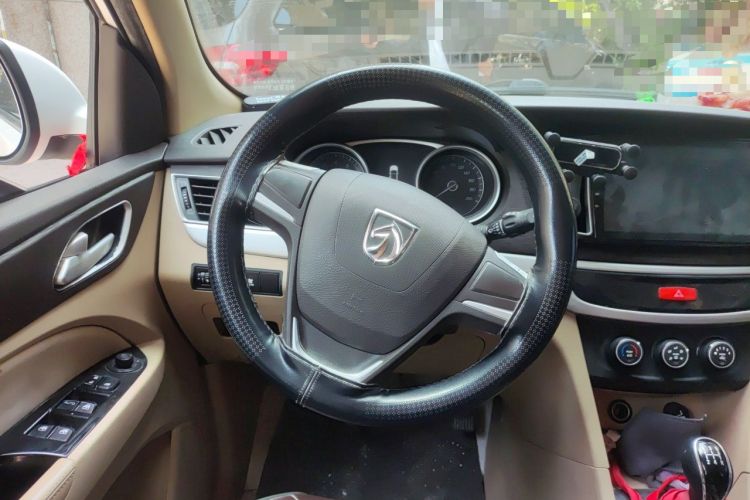 Used Baojun 730 2016 Revised 1.5L Manual Standard Version 7 Seats China V Emission Standard Steering Wheel