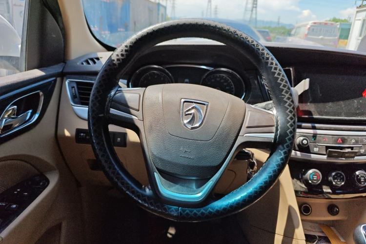 Used Baojun 730 2016 1.5L Manual Comfort Version 7 Seats China V Emission Standard Steering Wheel