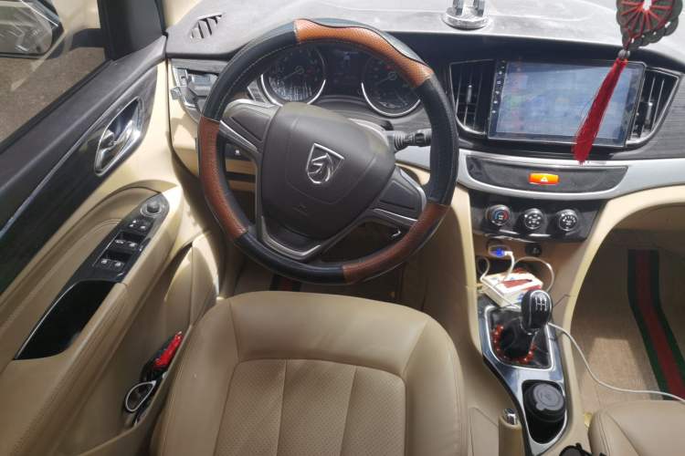 Used Baojun 730 2016 1.5L Manual Comfort Version 7 Seats China V Emission Standard Steering Wheel