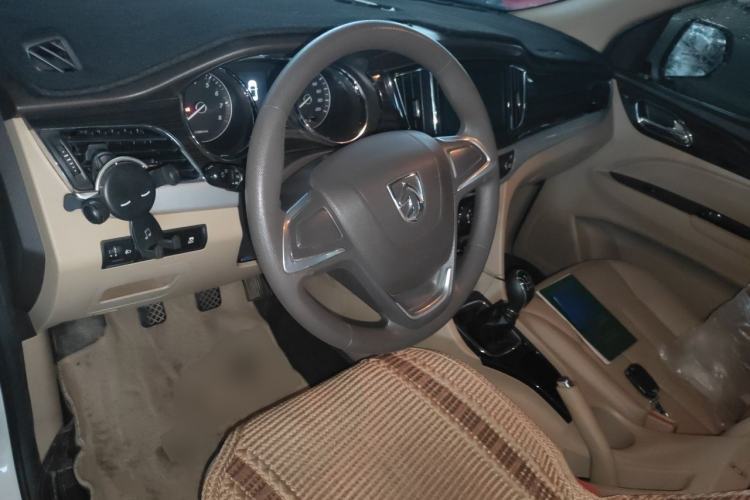 Used Baojun 730 2016 1.5L Manual Comfort Version 7 Seats China V Emission Standard Steering Wheel